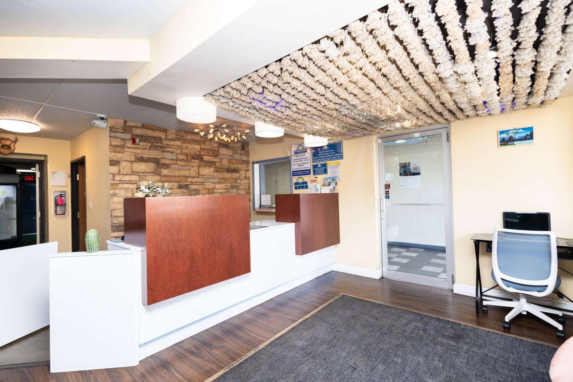 Days Inn By Wyndham Dayton Huber Heights Northeast Extérieur photo