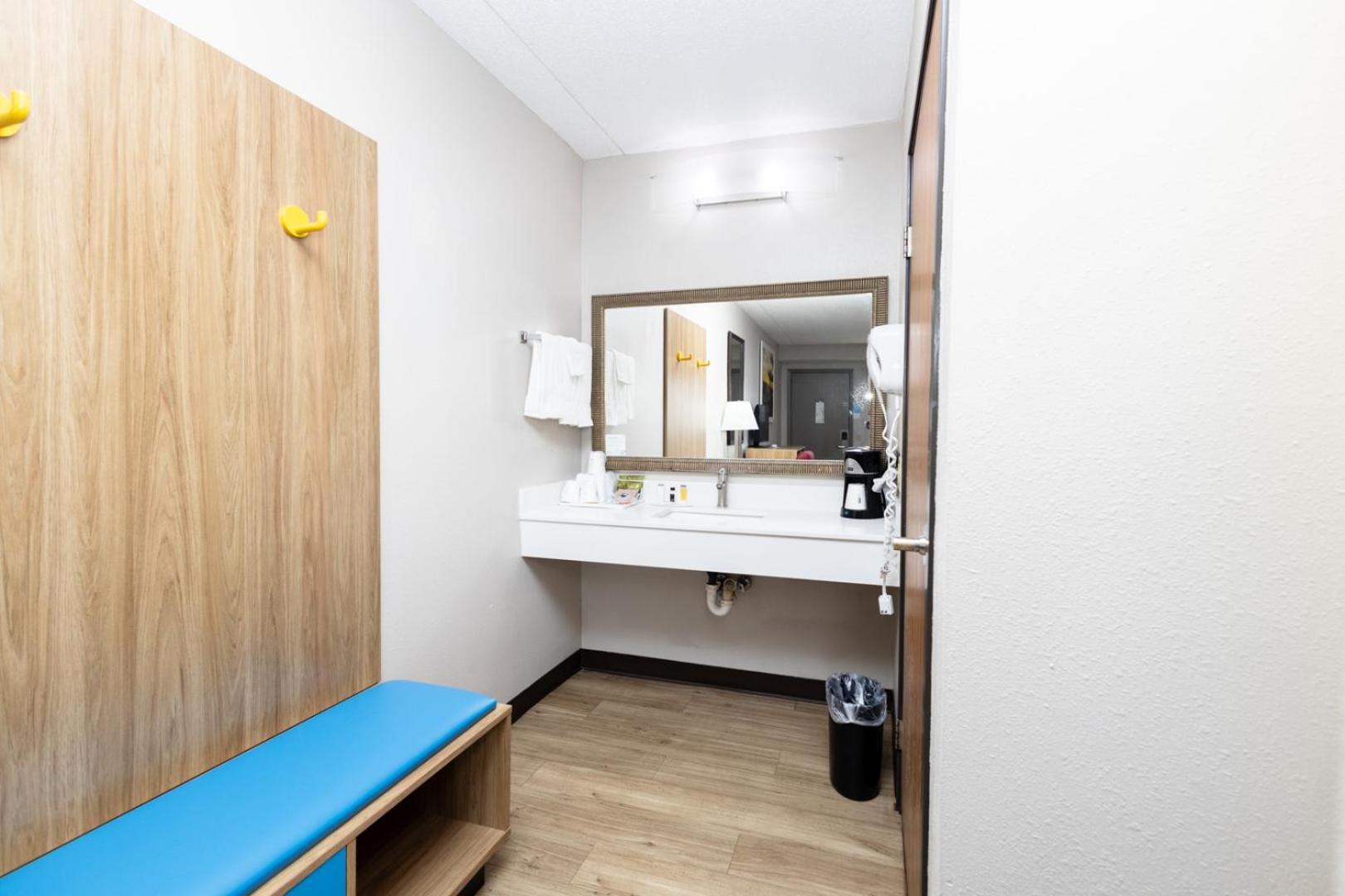 Days Inn By Wyndham Dayton Huber Heights Northeast Extérieur photo